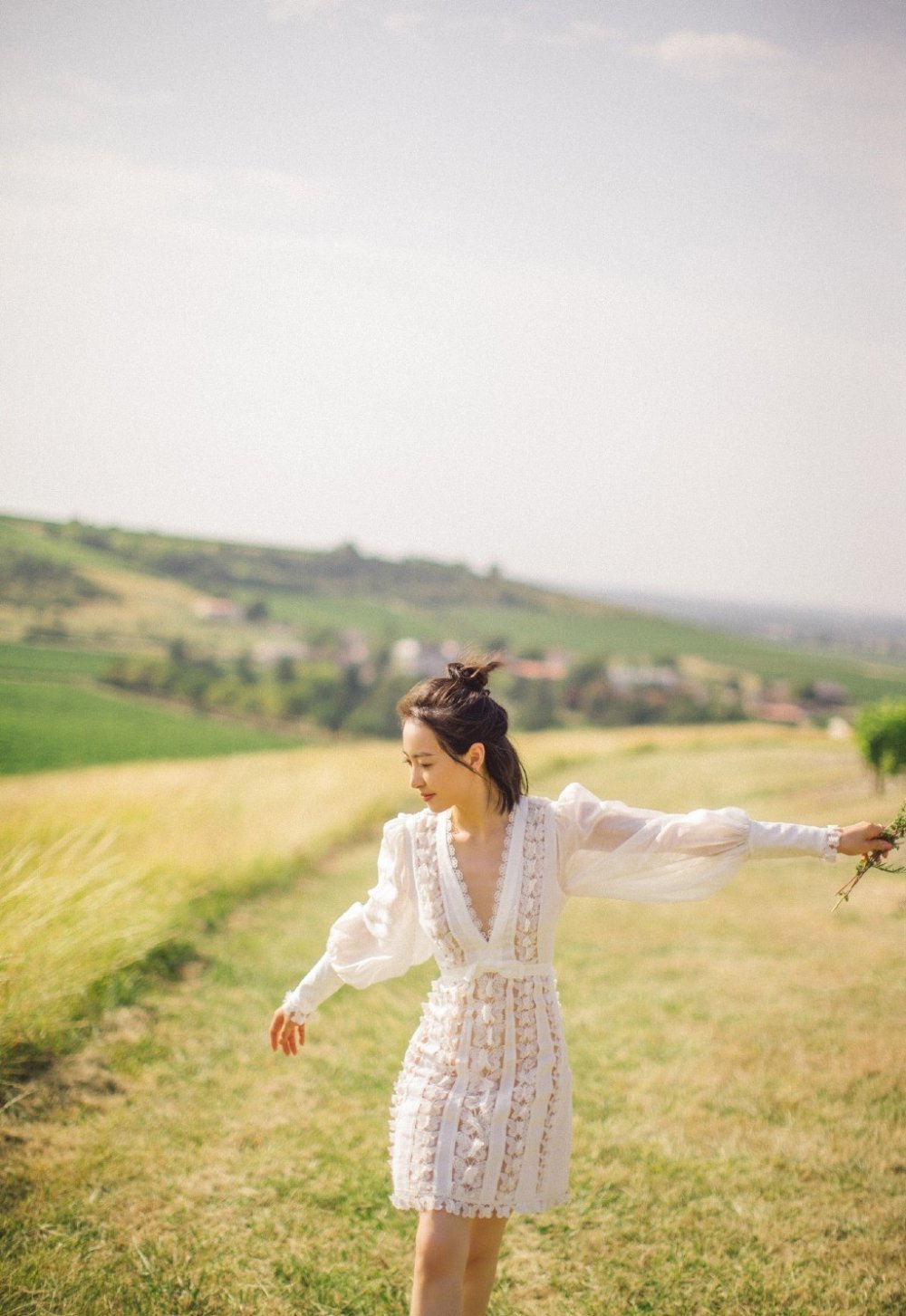 姚琛这次西藏徒步是为新专辑《ROLL THE DICE》拍摄MV吗?