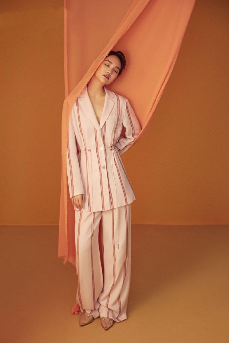 阚清子的现任老公从事什么职业,两人是如何相识的?