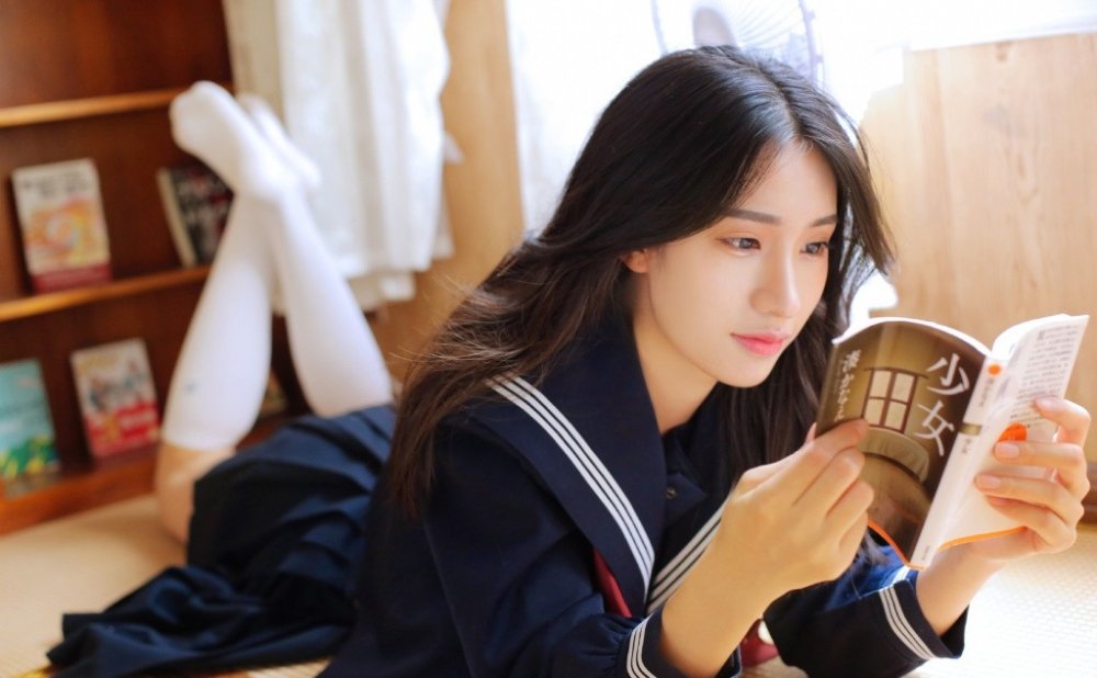 杨紫《玉兰花开君再来》路透！旗袍造型被赞贵气，搭档欧豪引热议