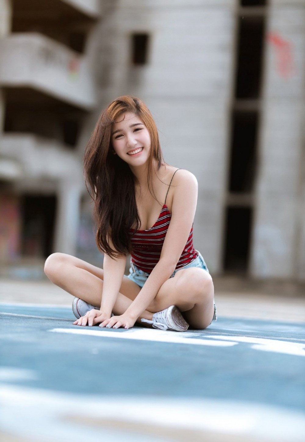 新人演员娜一是如何评价倪妮在片场对她的照顾的?