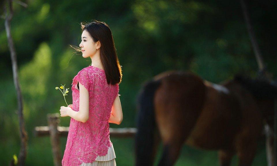 张凌赫拍了《逐玉》,怎么带火了何润东?