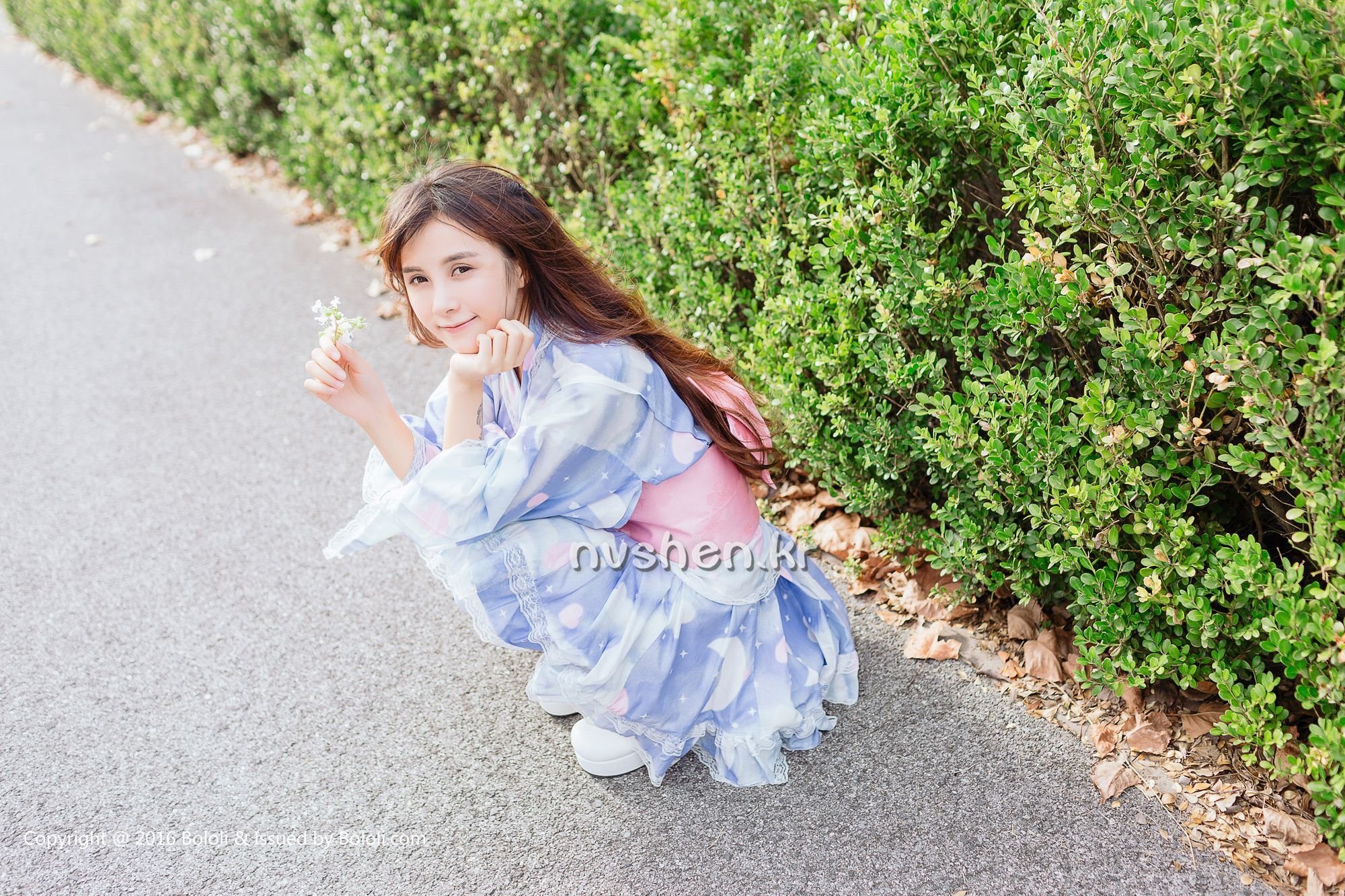 阚清子的现任老公从事什么职业，两人是如何相识的？