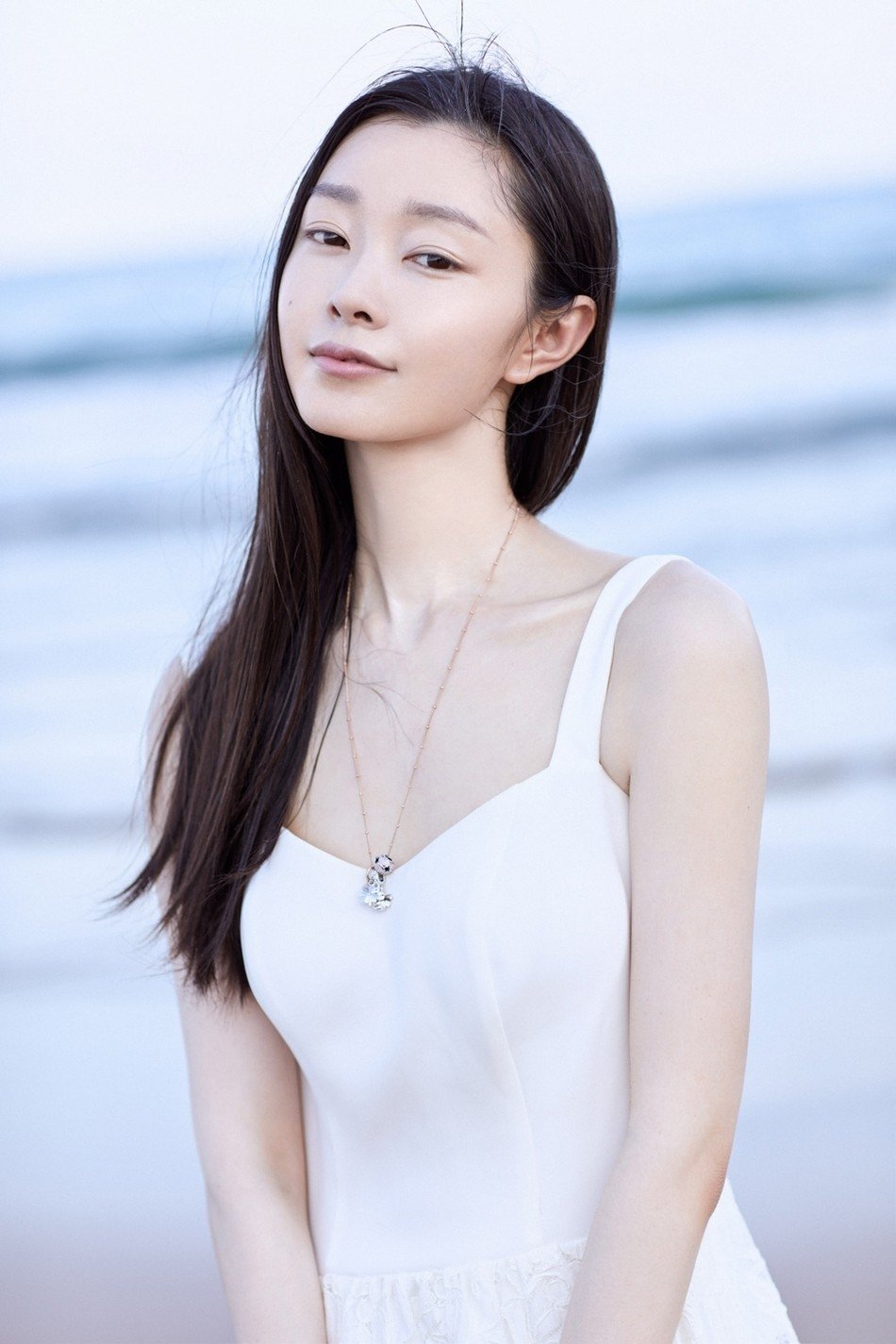 新人演员娜一是如何评价倪妮在片场对她的照顾的？