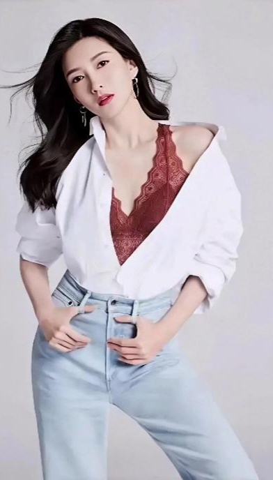 江疏影内衣写真藏着大格局：女人穿衣，从不是为了讨好谁 