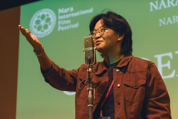 (图说)导演孙坤在电影节发表获奖感言