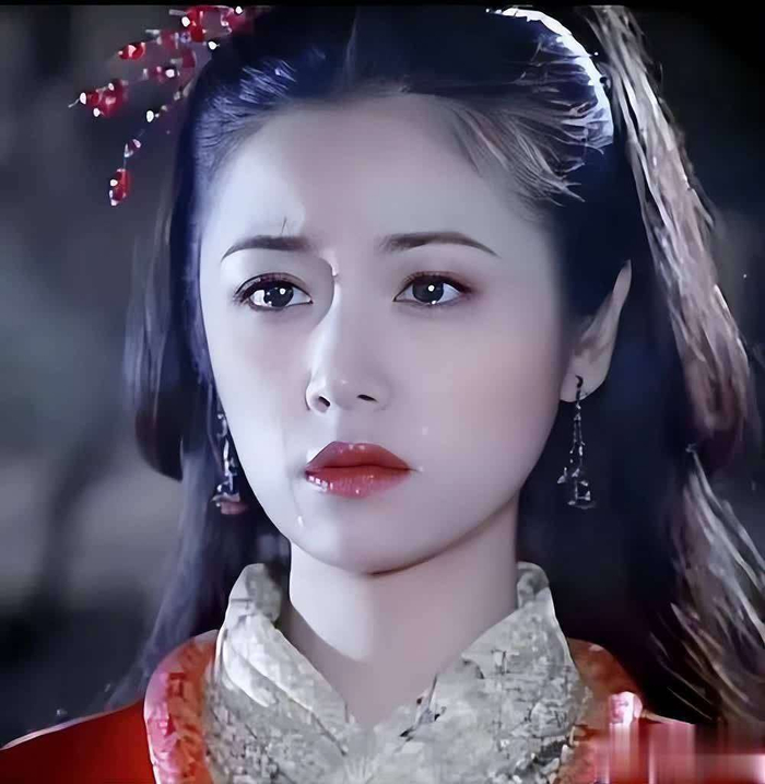  与其说林心如翻车，不如说她与节目的需求发生了错位。她并不是不适合综艺，只是她并不适合那种需要强烈情绪输出的情感观察类节目。就如观众怀念她在《华灯初上》中的表现，那才是她能够大放异彩的舞台。《再见爱人5》的争议终究会过去，但这场水土不服带来的深思却值得我们反思：当综艺过度追求情绪刺激时，我们是否还能够接纳清醒且真实的存在？