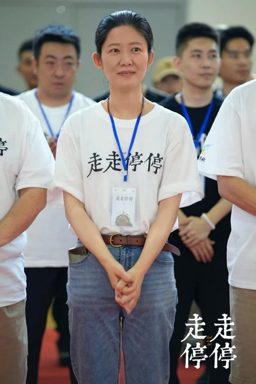 岳红周野芒刘钧戏骨齐聚同台飙戏 《走走停停》首曝海报蕴含巧思妙构