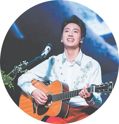 歌唱演员海来阿木演出照片。资料图片