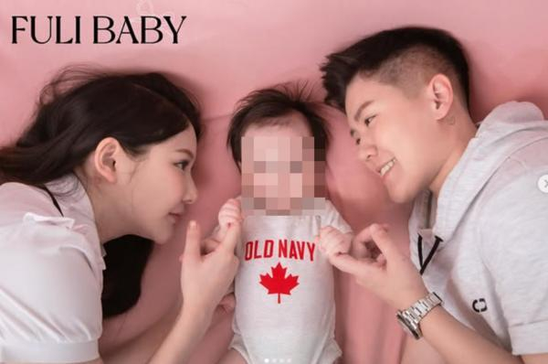 蔷妹突晒全家福。(图/记者田暐玮摄)